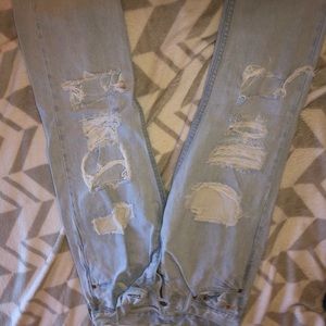 Levi jeans light wash ripped 30x32